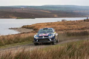 Volkswagen slaví - (Andreas Mikkelsen (NOR), Anders Jæger (NOR) Volkswagen Polo R WRC (2016) WRC Rally Great Britain 2016 Photo: Helena El Mokni)