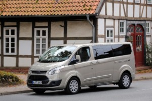 Ford Transit Custom přijíždí v nové stylové variantě Black Edition a se širší nabídkou modelů Sport (Ford Tourneo Custom, Foto: Ford)