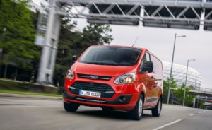 Ford Transit Custom přijíždí v nové stylové variantě Black Edition a se širší nabídkou modelů Sport (Foto: Ford)