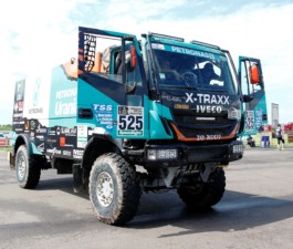 525 VAN GINKEL WULFERT (nld) VAN DONKELAAR BERT (nld) KOFMAN ERIK (nld) IVECO PETRONAS TEAM DE ROOY IVECO ambiance during the Dakar 2017 Paraguay Bolivia Argentina , Scrutineering / Vérifications from December 30 to 31 2016 at Asuncion, Paraguay - Photo Francois Flamand / DPPI