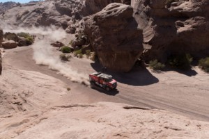 DAKAR 2017 - 10. etapa - severočeský renault s mechanikem Danielem Kozlovským / Foto: Richard Kienberger/MKR Technology