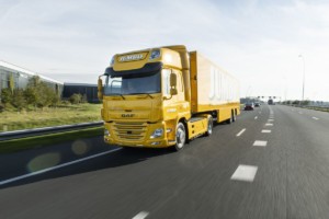 Společnost DAF Trucks předala svoje první nákladní vozidlo s čistě elektrickým pohonem nizozemskému řetězci supermarketů Jumbo. / Foto zdroj: DAF Trucks CZ, s.r.o.