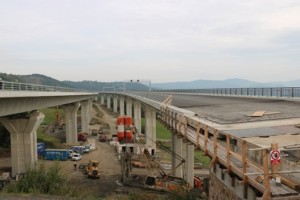 Dálnice D8 je před dokončením, kvůli bezpečnosti se stabilizují rizikové oblasti (Prackovice - foto Ministerstvo dopravy)