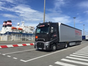 PRVNÍ RENAULT TRUCKS T HIGH 520 S KABINOU MAXISPACE PRO SPOLEČNOST JOSEF LUX - EUROTRANS