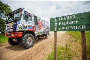 Začátek Dakaru ve znamení stávkující techniky a tradiční svíčkové (Foto zdroj: Buggyra Racing)