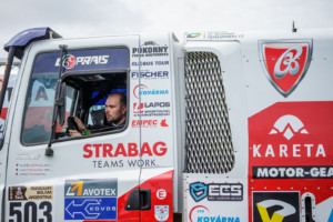 Začátek Dakaru ve znamení stávkující techniky a tradiční svíčkové (Foto zdroj: Buggyra Racing)