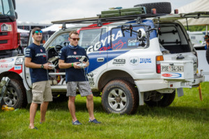 Začátek Dakaru ve znamení stávkující techniky a tradiční svíčkové (Foto zdroj: Buggyra Racing)