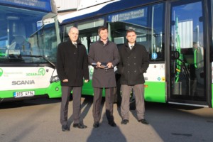 Ing. Tomáš Vavřík, MBA (generální ředitel 3ČSAD) - James Armstrong (generální ředitel Scania Czech Republic) - Ing Jakub Vyvial (Ředitel divize osobní dopravy 3ČSAD) / Foto zdroj: Scania