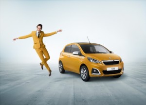 Zpěvák Mika a Peugeot 108: originální partnerství / Foto zdroj: P Automobil Import s.r.o. (© Automobiles Peugeot)