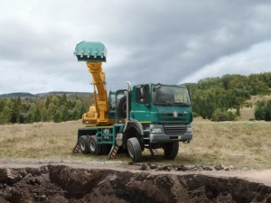 Firmy CAT a Tatra budou prezentovat své produkty v pískovně v Hrušovanech u Brna / Foto zdroj: TATRA TRUCKS a.s.