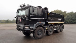 Firmy CAT a Tatra budou prezentovat své produkty v pískovně v Hrušovanech u Brna / Foto zdroj: TATRA TRUCKS a.s.