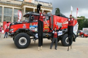 Tým MKR Technology se 3 kamiony Renault Truck má za sebou dvě etapy Silk Way / Foto zdroj: MKR Technology