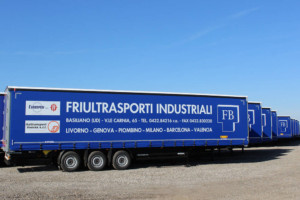 Firma Friultrasporti objednala 100 návěsů Kögel Cargo Coil s nápravou návěsu Kögel KTA (Kögel Cargo Coil s designem Friultrasporti) / Foto zdroj: Kögel Trailer GmbH & Co. KG