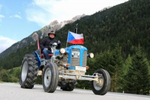 Havelka se svou Z 25 pokořil Edelweisspitze - nejvyšší bod rakouské vysokohorské silnice / Foto zdroj: ZETOR TRACTORS a.s. (foto Lenka Myšková)