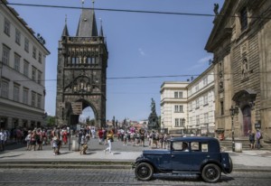 Jedinečné historické Peugeoty si podmanily české diváky / Foto zdroj: © Automobiles Peugeot